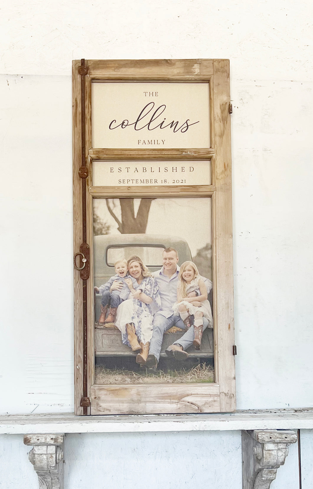 3 Pane Vertical Family Name + Photo Holland